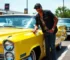 Mano Brown Cadillac amarelo