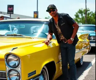 Mano Brown Cadillac amarelo