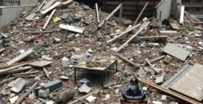 teto de estabelecimento desaba